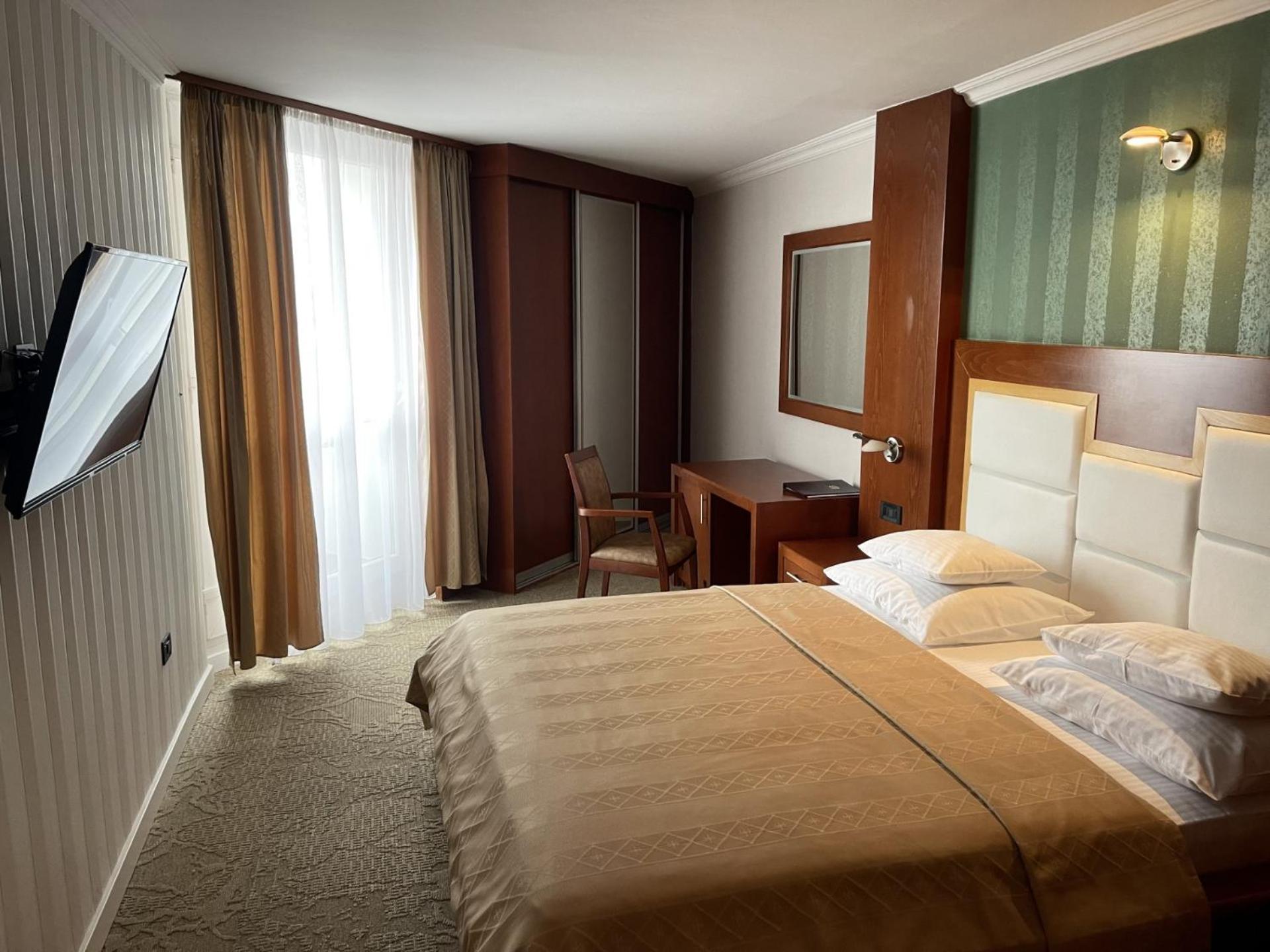 Hotel Bosna Баня-Лука Екстер'єр фото