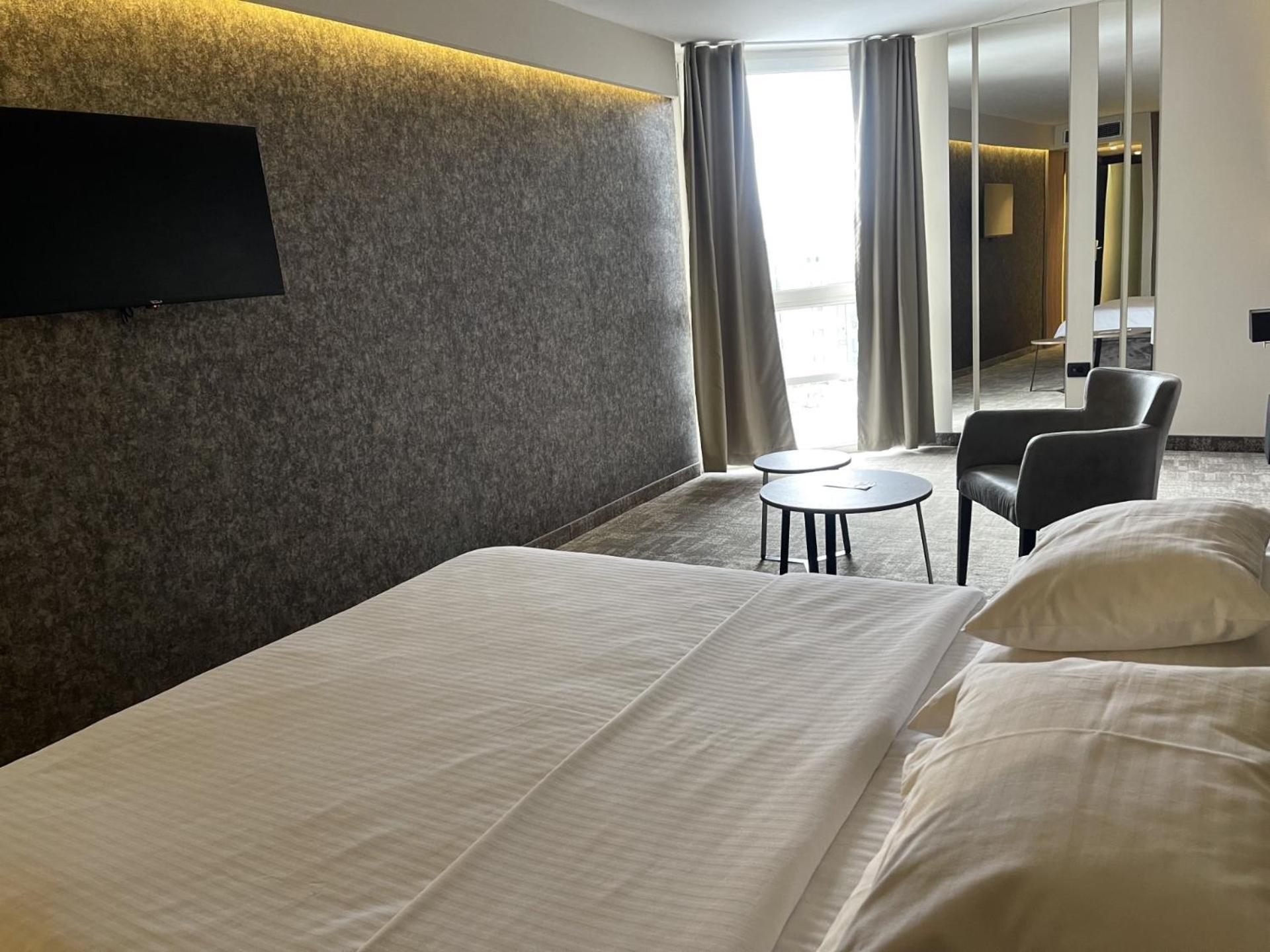 Hotel Bosna Баня-Лука Екстер'єр фото