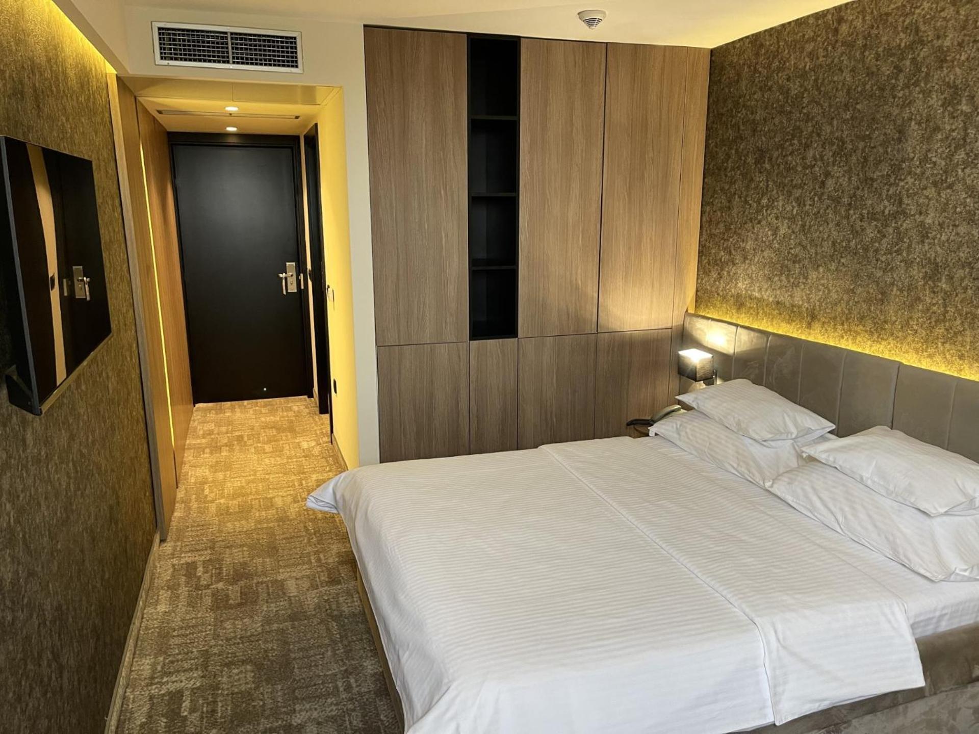 Hotel Bosna Баня-Лука Екстер'єр фото