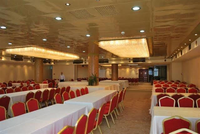 Hotel Bosna Баня-Лука Ресторан фото