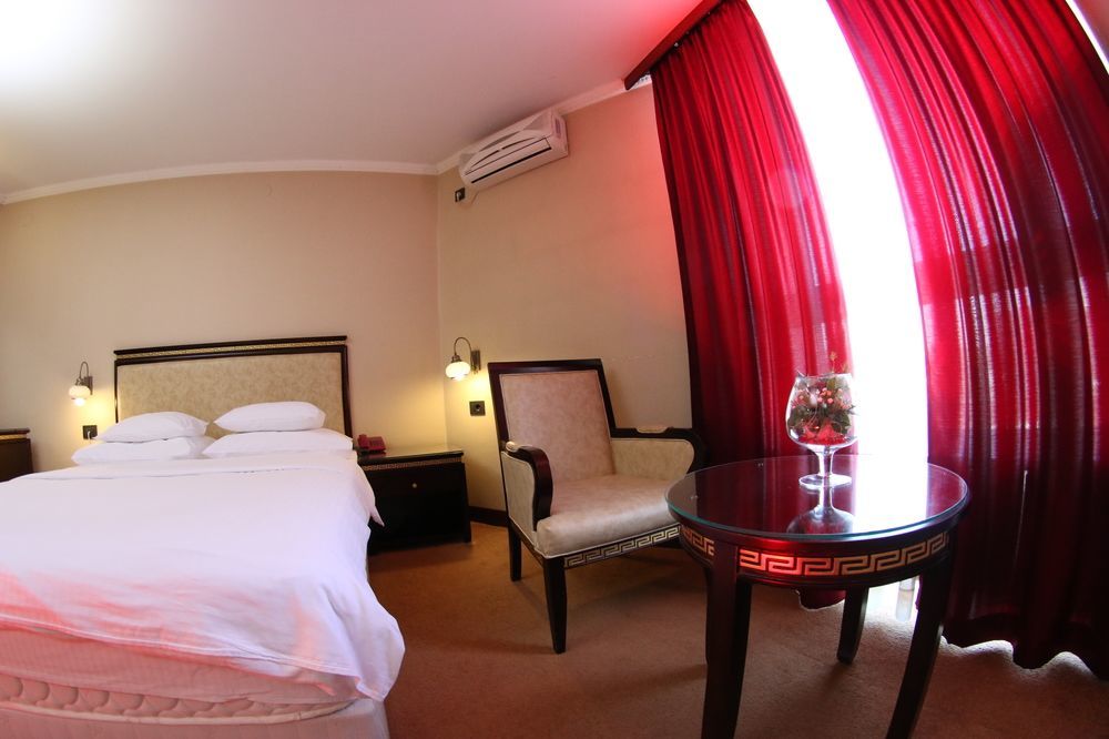Hotel Bosna Баня-Лука Екстер'єр фото